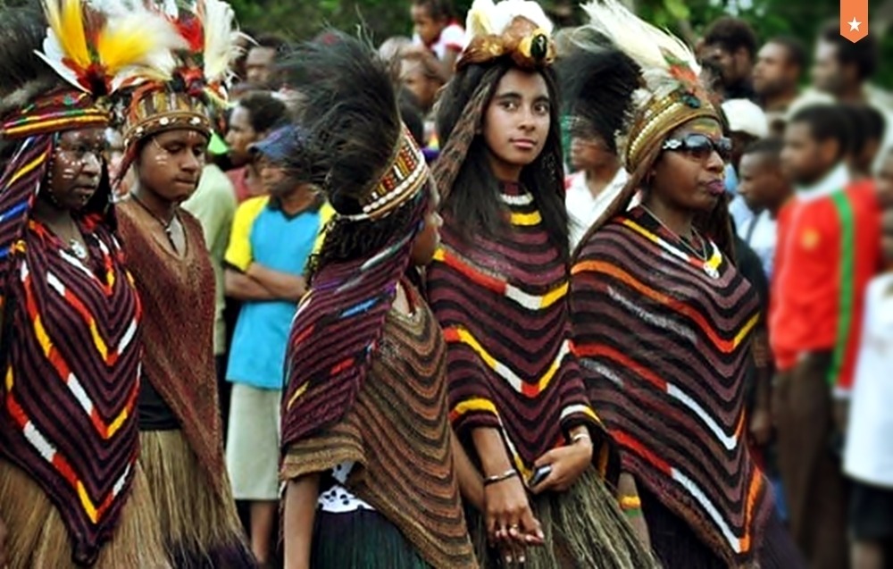 Gambar Baju Adat Sali Dari Papua